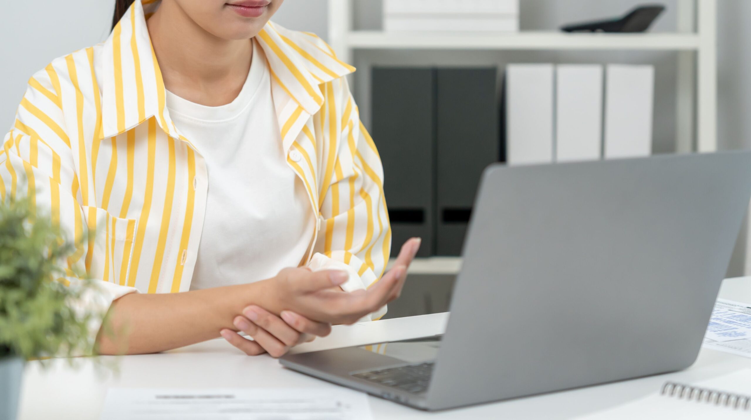 Pregnant woman receiving chiropractic care for carpal tunnel syndrome at The Wellness Path in Knoxville TN